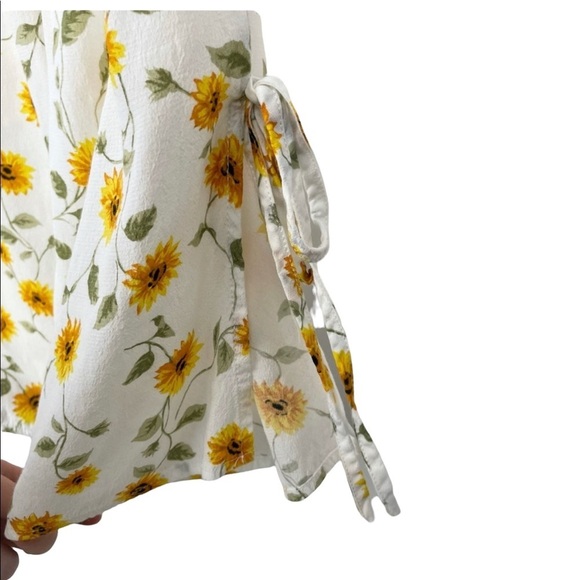 Wild Honey Sunflower Print Capri Pants - Picture 9 of 11